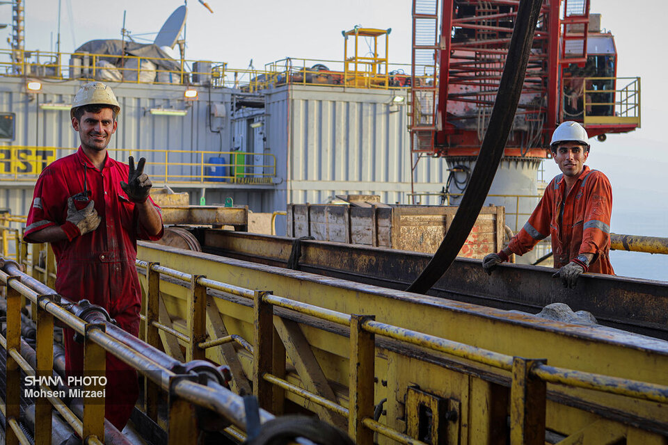 دعوت مدیران صنعت نفت برای پیوستن به پویش «۲ درجه کمتر»، تعدادی از مدیران صنعت نفت در پیام‌هایی جداگانه به‌منظور صرفه‌جویی در مصرف گاز و تأمین سوخت زمستانی از مردم برای پیوستن به پویش ۲ درجه کمتر دعوت کردند.