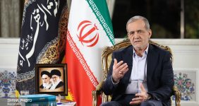 به گزارش خبرانرژی به نقل از شانا، مسعود پزشکیان شامگاه دوشنبه (۱۲ آذر) در گفت‌وگوی زنده تلویزیونی با مردم به موضوع ناترازی انرژی در کشور اشاره و اظهار کرد: ما با ناترازی‌های بسیار بدی در حوزه انرژی اعم از آب، برق و گاز مواجه هستیم. سرانه مصرف برق در ایران چند برابر کشورهای دنیاست و نیازمان با تولید همخوانی ندارد.