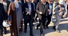 به گزارش خبرانرژی به نقل از شرکت ملی مناطق نفت‌خیز جنوب، ابراهیم پیرامون و حجت‌الاسلام والمسلمین مصطفی انصاری‌فرد با حضور در تأسیسات رگ‌ سفید۱ واقع در شرکت بهره‌برداری نفت و گاز آغاجاری، از روند اجرای این پروژه زیست‌محیطی - صیانتی، بازدید کردند.