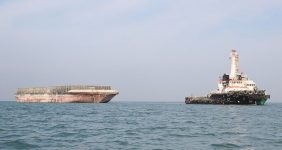 سوخت‌رسانی به ناوگان دریایی، پلی میان انرژی و توسعه اقتصادی، استان بوشهر به‌عنوان یکی از مهم‌ترین قطب‌های دریایی کشور، نقشی حیاتی در تأمین امنیت غذایی، حمل‌ونقل کالا و گردش اقتصاد منطقه ایفا می‌کند. در این میان، سوخت‌رسانی به ناوگان دریایی شامل لنج‌های صیادی، یدک‌کش‌ها و نفت‌کش‌ها به‌عنوان یکی از ارکان اصلی این چرخه، از اهمیت بالایی برخوردار است.