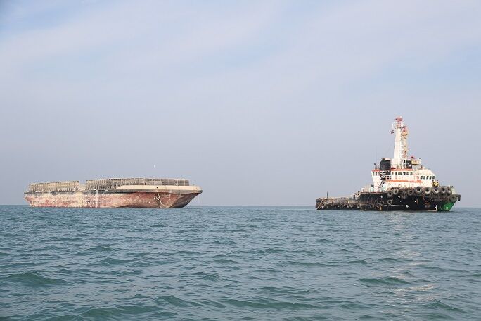 سوخت‌رسانی به ناوگان دریایی، پلی میان انرژی و توسعه اقتصادی، استان بوشهر به‌عنوان یکی از مهم‌ترین قطب‌های دریایی کشور، نقشی حیاتی در تأمین امنیت غذایی، حمل‌ونقل کالا و گردش اقتصاد منطقه ایفا می‌کند. در این میان، سوخت‌رسانی به ناوگان دریایی شامل لنج‌های صیادی، یدک‌کش‌ها و نفت‌کش‌ها به‌عنوان یکی از ارکان اصلی این چرخه، از اهمیت بالایی برخوردار است.