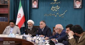 به گزارش خبرانرژی به نقل از شانا: محسن پاک‌نژاد روز (سه‌شنبه، چهارم دی) در نشست با کمیسیون اصل نود مجلس شورای اسلامی با تأکید بر اینکه ایجاد تأسیسات فشارافزایی در پارس جنوبی در کشور از نان شب هم واجب‌تر است، اظهار کرد: تمهیدات لازم برای تأمین مالی این پروژه اندیشیده شده است.