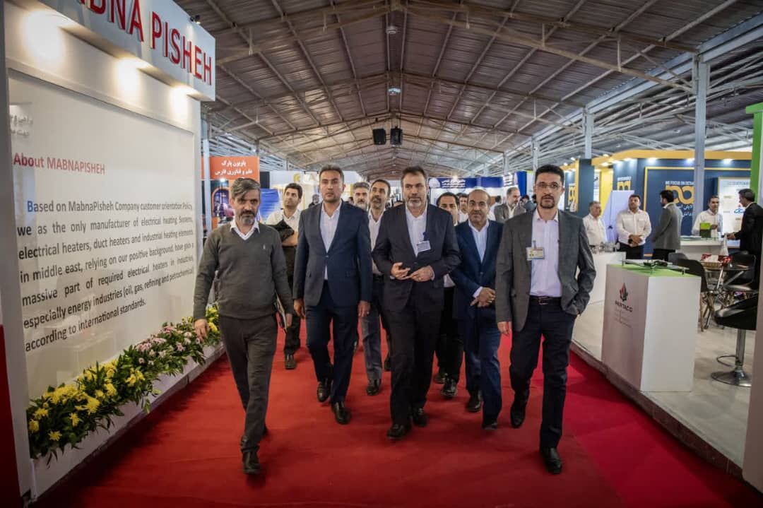 مجتمع گاز پارس جنوبی بازار بزرگ برای سازندگان داخلی، مدیرعامل مجتمع گاز پارس جنوبی با بیان اینکه شرکت‌های ایرانی باید نیازهای بزرگترین مجتمع گازی کشور را شناسایی کنند، گفت: ۱۳ پالایشگاه مجتمع گاز پارس جنوبی بزرگ‌ترین بازار برای سازندگان ایرانی و دانش‌بنیان‌ها به شمار می‌روند.