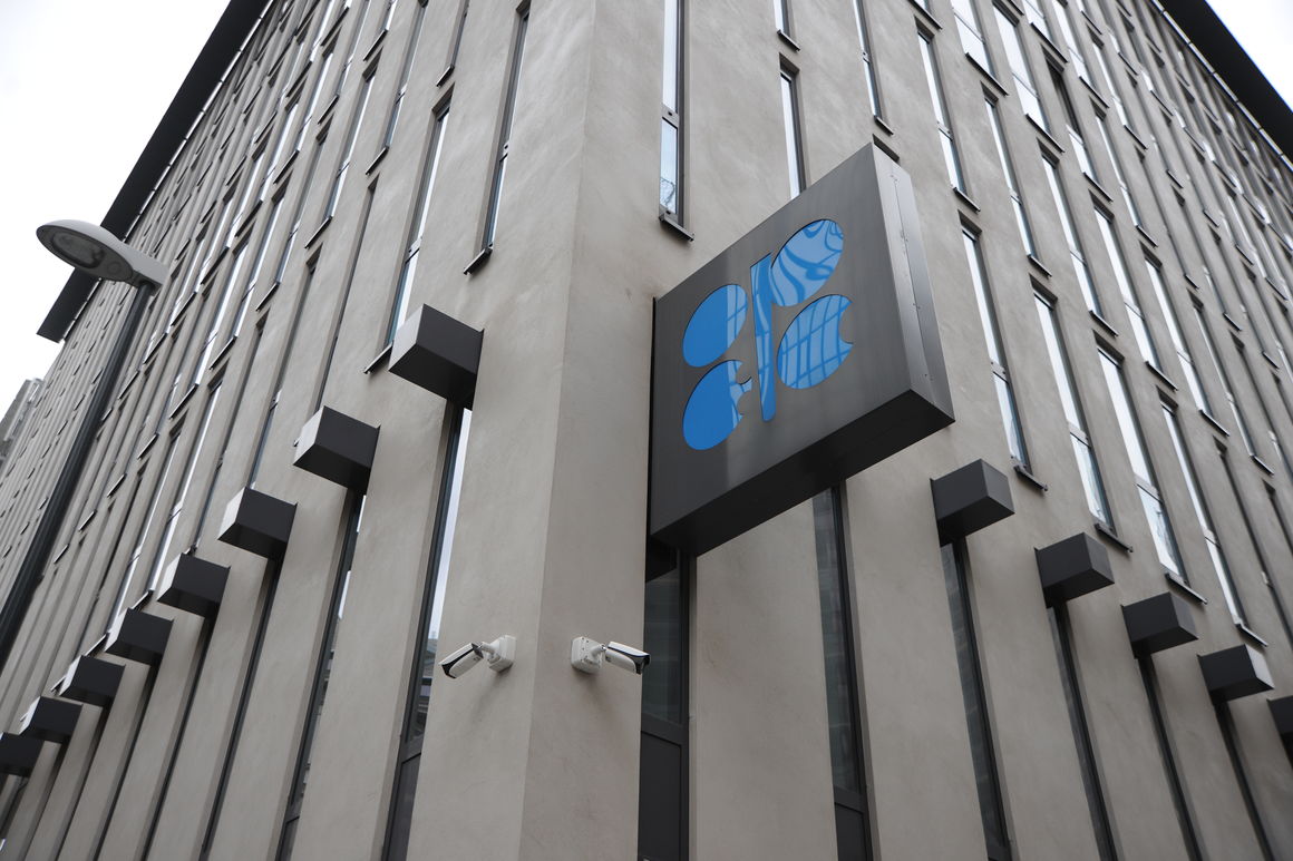 نشست عادی ۱۸۹ اوپک ۲۰ آذر برگزار می‌شود؛ نشست عادی ۱۸۹ اوپک دهم دسامبر (۲۰ آذر) با حضور ۱۲ عضو این سازمان به‌صورت ویدیوکنفرانس برگزار می شود.