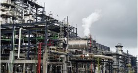 نیجریه فعالیت ۴ پالایشگاه دولتی را پس از ۱۰ سال وقفه از سر می‌گیرد، نیجریه از فعالیت دوباره یک پالایشگاه نفتی پس از یک دهه تعطیلی خبر داد.