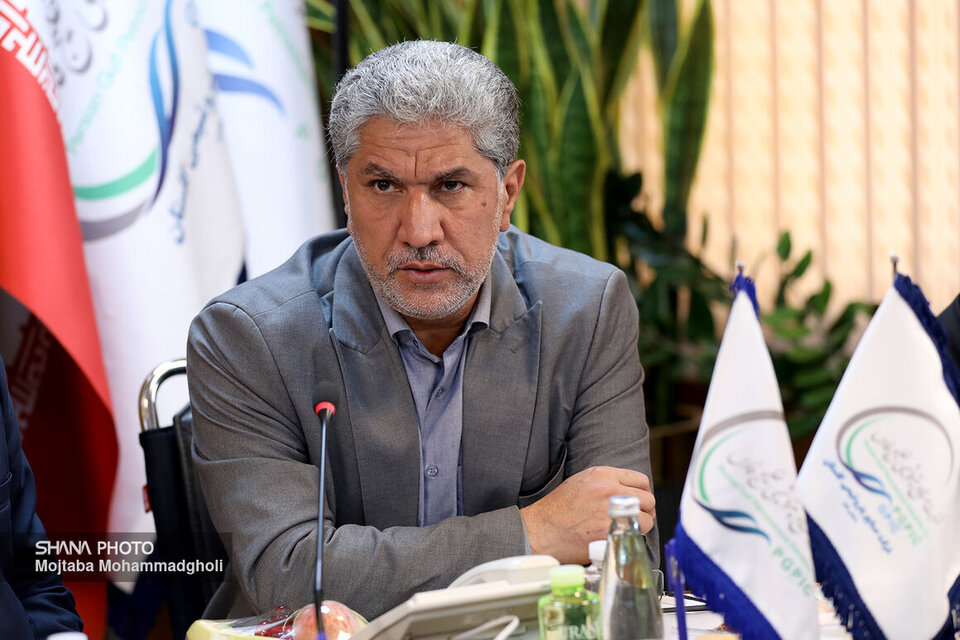 کاهش ۲ درجه‌ای دمای محیط برابر با صرفه‌جویی تولید ۲ فاز میدان پارس جنوبی، نایب رئیس کمیسیون انرژی مجلس شورای اسلامی گفت: وقتی ۲ درجه دمای محیطی کاهش یابد می‌توانیم به اندازه تولید دو فاز میدان گازی پارس جنوبی صرفه‌جویی کنیم.