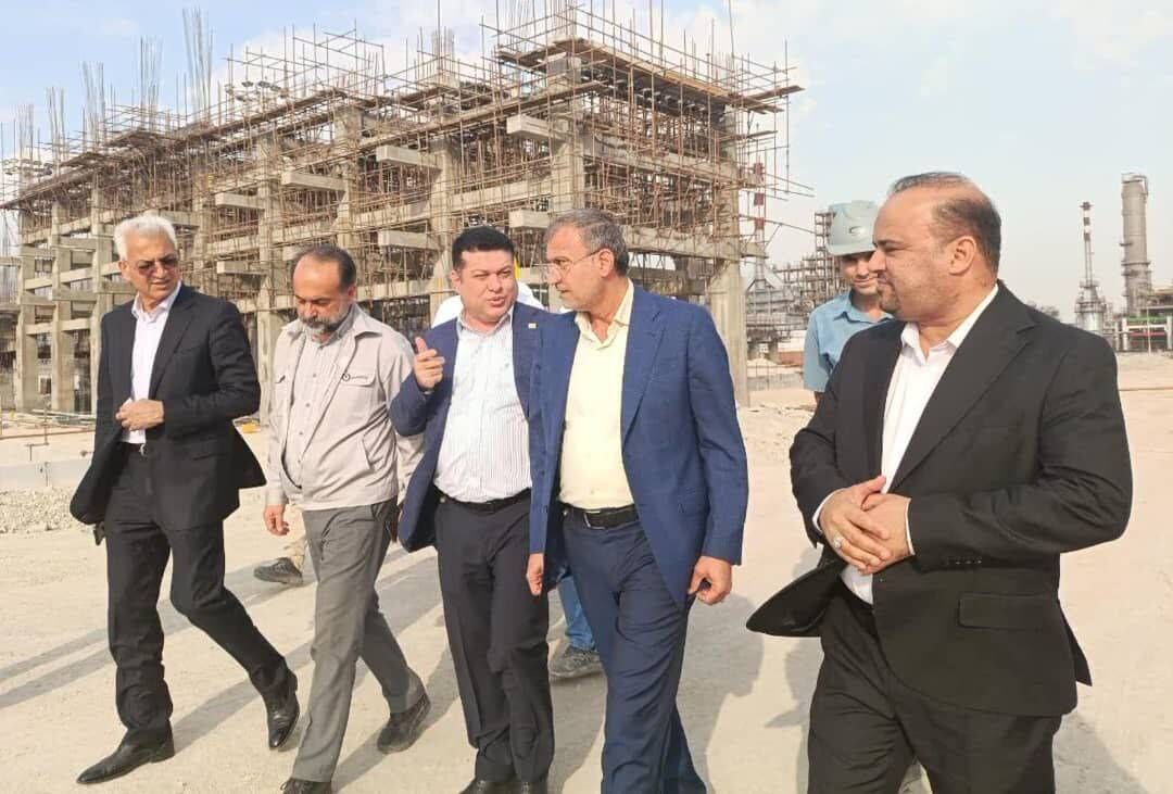 کیفیت محصولات سنگین پالایشگاه بندرعباس ارتقا می‌یابد، مدیرعامل شرکت پالایش نفت بندرعباس پروژه ارتقای کیفیت محصولات سنگین پالایشگاه بندرعباس را یکی از طرح‌های اولویت‌دار و راهبردی کشور دانست و گفت: اجرای این پروژه سبب بهبود عملکرد اقتصادی کشور، ایجاد اشتغال پایدار برای بیش از ۲ هزار نفر و حفظ محیط زیست می‌شود.