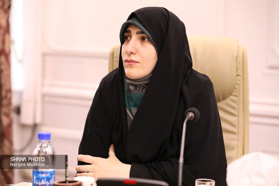 ۱۶ میلیارد دلار ارزآوری پتروشیمی ایران در شرایط تحریم، رئیس فراکسیون نظارت بر صنعت نفت، گاز و پتروشیمی مجلس شورای اسلامی گفت: امسال صنعت پتروشیمی ایران ۶۰ ساله شد، صنعتی که توانسته در شرایط تحریم با حدود ۱۶ میلیارد دلار ارزآوری برای کشور افتخارآفرینی کند.