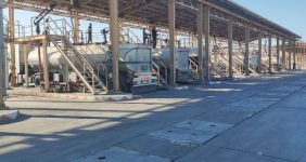 به گزارش خبرانرژی به نقل از شرکت ملی پخش فرآورده‌های نفتی منطقه آبادان، محمد بنی‌سعید با اشاره به اضافه شدن ۱۸ سکوی بارگیری جدید در انبار نفت ماهشهر اظهار کرد: این سکوها شامل سه سکوی بنزین، ۶ سکوی نفت‌گاز  و ۹ سکوی نفت‌کوره است، همچنین سه دستگاه مخزن با تغییر کاربری به ظرفیت ذخیره‌سازی نفت‌گاز این انبار نفت اضافه شد.