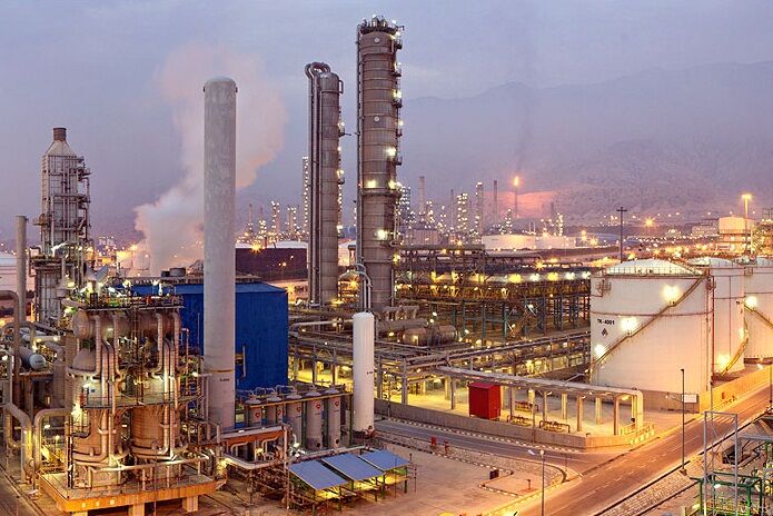 آغاز ۶۰ میلیون دلار سرمایه‌گذاری صنعت پتروشیمی در سفر رییس جمهور به خوزستان، سخنگوی سازمان منطقه ویژه اقتصادی پتروشیمی از انعقاد تفاهم نامه سرمایه گذاری ۶۰ میلیون دلاری معادل پنج هزار و ۷۷۶ میلیارد ریال برای آغاز عملیات اجرایی احداث چهار طرح صنعت پتروشیمی همزمان با سفر آخر هفته رییس رییس جمهور به خوزستان خبر داد.