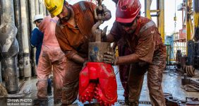 به گزارش خبرانرژی به نقل از شرکت ملی حفاری ایران، قربانعلی کاظمی اظهار کرد: این مقدار حفاری روی ۴۴ حلقه چاه انجام شده که در مقایسه با دوره مشابه پارسال ۴ هزار و ۷۷ متر افزایش دارد و با فعال‌سازی حداکثری ناوگان ملکی شرکت محقق شده است.