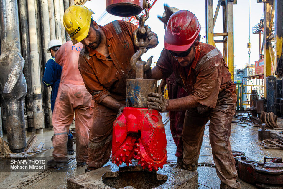 به گزارش خبرانرژی به نقل از شرکت ملی حفاری ایران، قربانعلی کاظمی اظهار کرد: این مقدار حفاری روی ۴۴ حلقه چاه انجام شده که در مقایسه با دوره مشابه پارسال ۴ هزار و ۷۷ متر افزایش دارد و با فعال‌سازی حداکثری ناوگان ملکی شرکت محقق شده است.