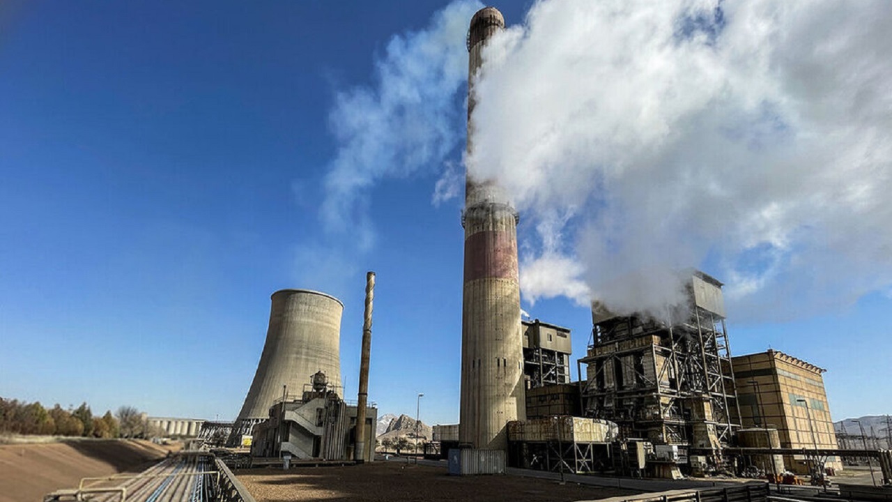 اصلاح قیمت گاز تحویلی نیروگاه ها منجر به بهبود تولید برق می‌شود، یک کارشناس انرژی گفت: هم اکنون قیمت گاز تحویلی به نیروگاه مانند گار تحویلی به بخش خانگی است به همین دلیل تا این شرایط برپاست نمی توان انتظار بهبود تولید را داشت.