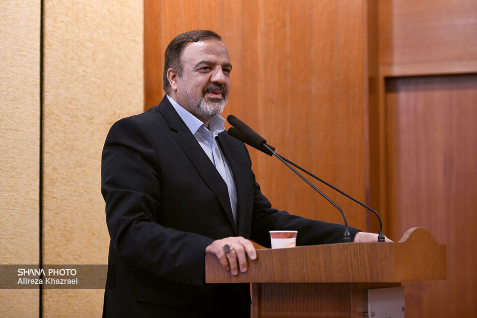 بازنشستگان صنعت نفت منشأ خدمات بزرگی به کشور بوده‌اند، مدیرکل روابط عمومی وزارت نفت طی پیامی تلفنی در مراسم تجلیل از ۳۰۰ بازنشسته صنعت نفت شهرستان گچساران، ضمن تقدیر از بازنشستگان این شهرستان، سلام و تبریک وزیر نفت را به آنها ابلاغ کرد.