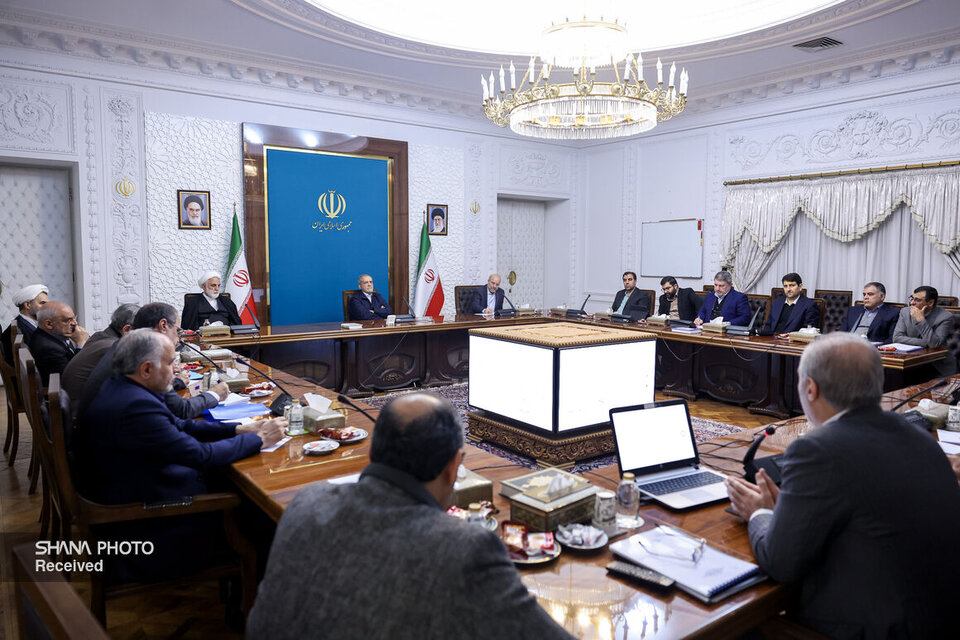 بررسی راهکارهای رفع ناترازی‌های اصلی کشور در نشست سران قوا، نشست سران سه قوه به میزبانی رئیس‌جمهوری و با حضور جمعی از مدیران وزارتخانه‌های اقتصادی به‌منظور بررسی راهکارهای رفع ناترازی‌های اصلی کشور برگزار شد.