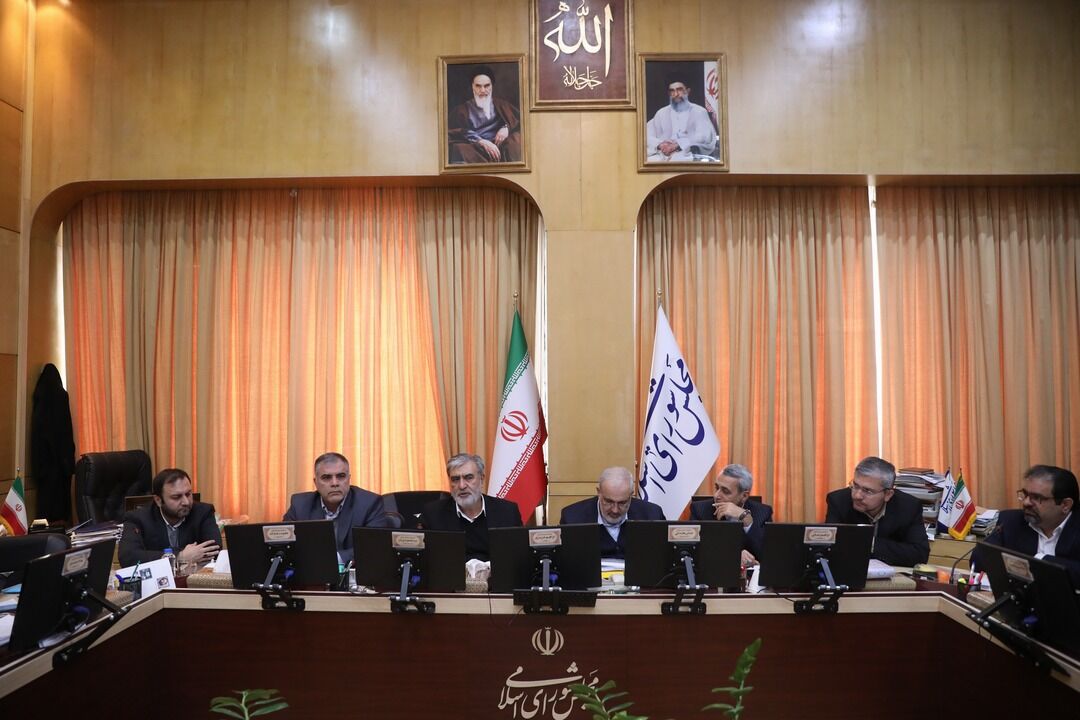 بررسی ناترازی انرژی و تأثیر آن بر امنیت ملی در مجلس، سخنگوی کمیسیون امنیت ملی و سیاست خارجی مجلس شورای اسلامی به حضور وزیر نفت در این کمیسیون اشاره کرد و گفت: وزیر نفت در این نشست تأکید کرد که این وزارتخانه به‌دنبال این است تا مردم با کمترین چالش در حوزه انرژی مواجه شوند.