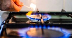 به گزارش خبرانرژی: سیدحسن موسوی، سخنگوی شرکت ملی گاز ایران در گفت‌وگو با شانا با بیان اینکه روز گذشته (شنبه، ششم بهمن) ۸۷۱ میلیون مترمکعب گاز طبیعی به شبکه سراسری تحویل شده است، گفت: ۶۲۹ میلیون مترمکعب آن در بخش خانگی، تجاری و صنایع جزء مصرف شده است.