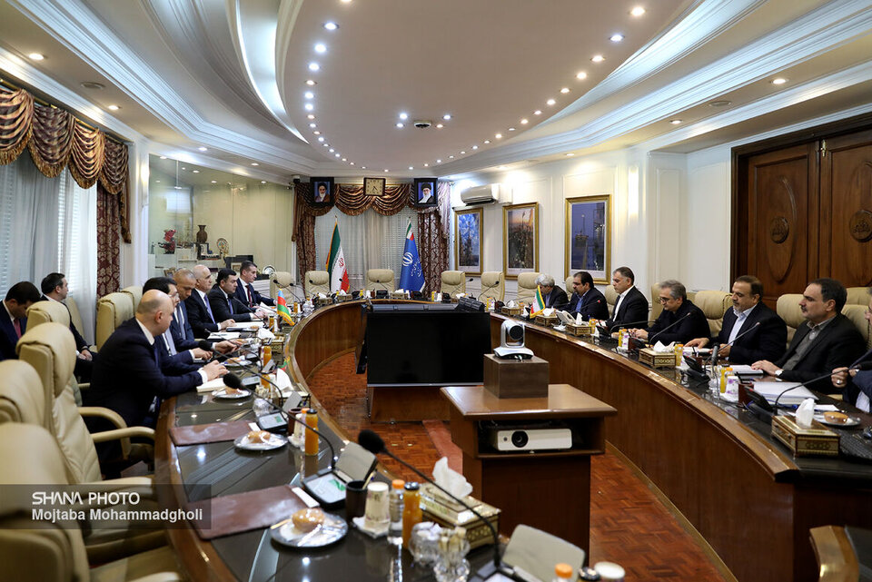 تداوم همکاری تهران و باکو در بخش نفت و گاز، وزیر نفت در دیدار با معاون نخست‌وزیر جمهوری آذربایجان بر ادامه همکاری بین دو کشور در بخش انرژی تأکید کرد.