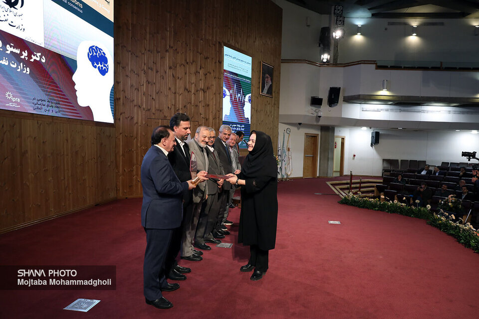 تقدیر از وزارت نفت در بیستمین دوره سمپوزیوم بین‌المللی روابط عمومی، اداره کل روابط عمومی وزارت نفت در بیستمین دوره سمپوزیوم بین المللی روابط عمومی در بخش بررسی کارکردهای روابط عمومی در وفاق سازمانی، ملی و جهان حائز رتبه برتر در بخش کارشناس روابط عمومی، مدیر روابط عمومی و روابط عمومی برتر در سه حوزه مدیریت راهبردی، اطلاع رسانی و ارتباطات فرهنگی شدند.