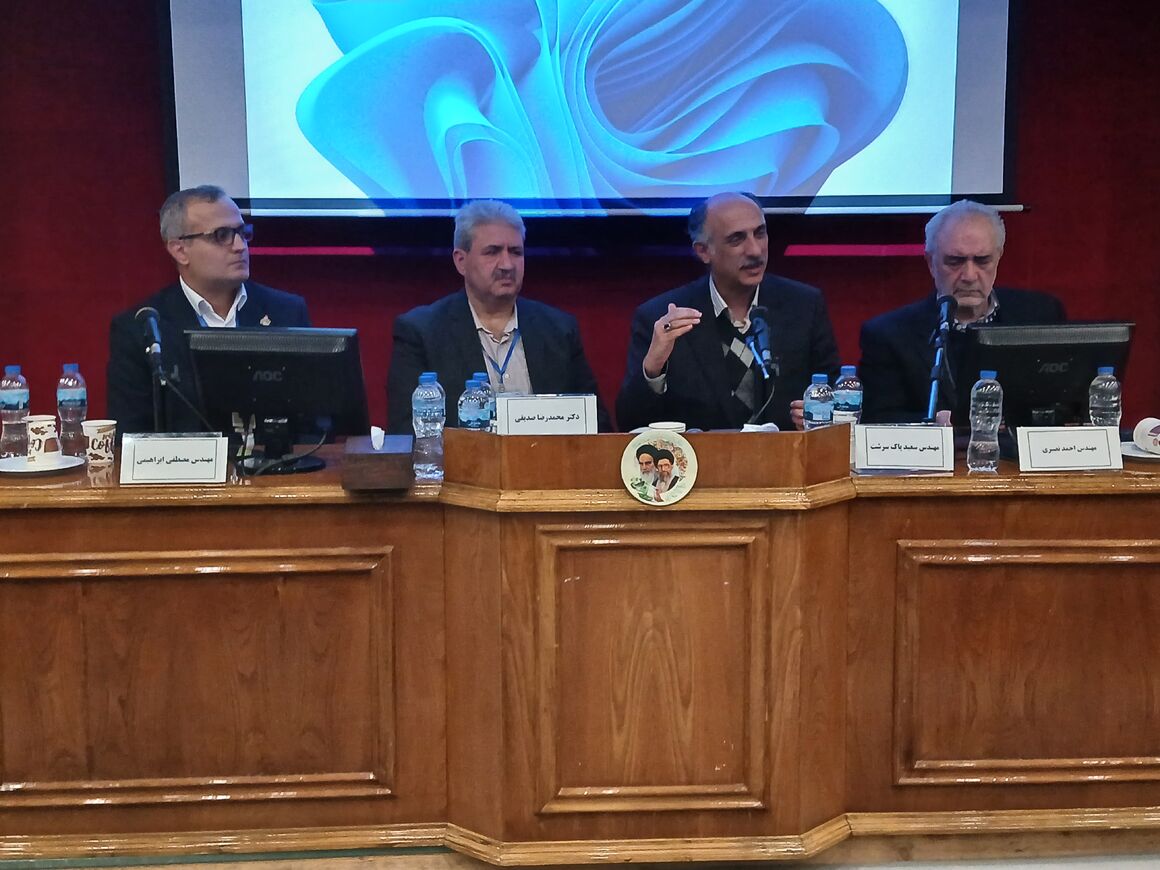 به گزارش خبرانرژی به نقل از شانا، سعید پاک‌سرشت، مدیر برنامه‌ریزی تلفیقی شرکت ملی گاز ایران امروز (یکشنبه، هفتم بهمن) در نشست تخصصی «بررسی ناترازی گاز در ایران و راهکارهای کاهش آن» در دهمین کنگره راهبردی و نمایشگاه نفت و نیرو اظهار کرد: قانون اصلاح الگوی مصرف با هدف بهینه‌سازی مصرف منابع و کاهش اتلاف آنها در بخش‌های مختلف اقتصادی و اجتماعی تدوین شده است. این قانون به ترویج مصرف بهینه انرژ،ی آب، مواد اولیه و منابع طبیعی تأکید دارد و همسو با توسعه پایدار اجرا می‌شود.