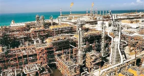 به گزارش خبرانرژی به نقل از شرکت مجتمع گاز پارس جنوبی، سعید حیدری با بیان اینکه سازندگان داخلی همواره اثبات کرده‌اند که بازوی توانمندی برای مجتمع گاز پارس جنوبی هستند، اظهار کرد: مدیران این مجموعه استفاده از توان و ظرفیت شرکت‌های دانش‌بنیان، شرکت‌ها و سازندگان داخلی را در اولویت نخست خود قرار داده و اکنون بیش از ۱۱ هزار و ۵۸۹ کالا و تجهیزات کلیدی مورد نیاز پالایشگاه‌های این مجتمع بزرگ گازی را داخلی‌سازی و انحصار کشورهای خارجی در تأمین این کالاها شکسته شده است.