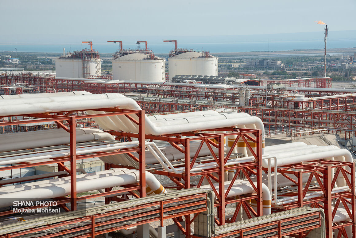 داخلی‌سازی ۱۱ هزار تجهیز پالایشگاه‌های پارس جنوبی، مدیر بازرگانی مجتمع گاز پارس جنوبی گفت: با همکاری ۱۲۰ شرکت داخلی و دانش‌بنیان، بیش از ۱۱ هزار و ۵۸۹ تجهیز و کالاهای اساسی در پالایشگاه‌های پارس جنوبی داخلی‌سازی شده است.