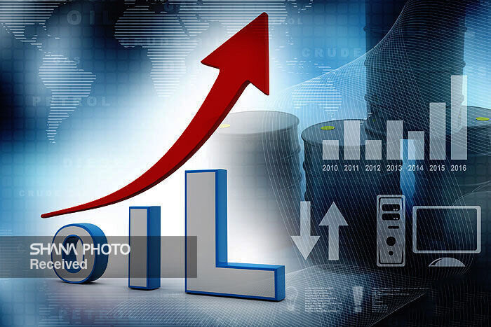 قیمت نفت به بالاترین سطح ۴ ماه اخیر رسید، تمرکز بازار نفت بر آثار تحریم‌های نفتی روسیه، قیمت‌های جهانی نفت خام را به بالاترین حد در ۴ ماه گذشته رساند.