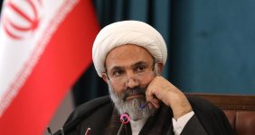 محرومیت‌زدایی از استان خوزستان نباید فراموش شود، رئیس کمیسیون اصل ۹۰ مجلس شورای اسلامی بر لزوم محرومیت‌زدایی از استان خوزستان تأکید کرد و گفت: شرکت‌های مستقر در این استان همزمان با انجام وظیفه اصلی (تولید نفت و گاز) نباید از پروژه‌های مسئولیت‌ اجتماعی غافل شوند.