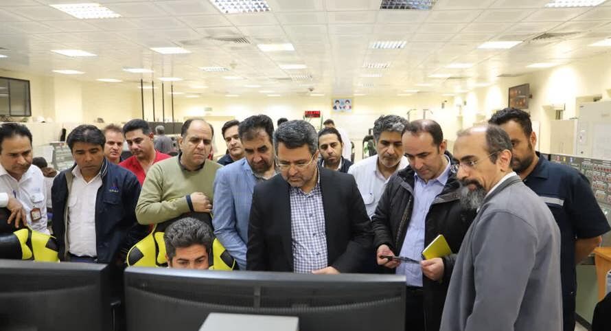 به گزارش خبرانرژی به نقل از شرکت مجتمع گاز پارس جنوبی، علیرضا شکوهیان در بازدید از پالایشگاه نهم پارس جنوبی بیان کرد: با تلاش واحدهای اچ‌اس‌ئی در سراسر پالایشگاه‌های مجتمع گاز پارس جنوبی با ایجاد محیط امن، چرخ تولید در پالایشگاه‌های سیزده‌گانه این مجموعه به‌طور پایدار در حرکت خواهد بود.