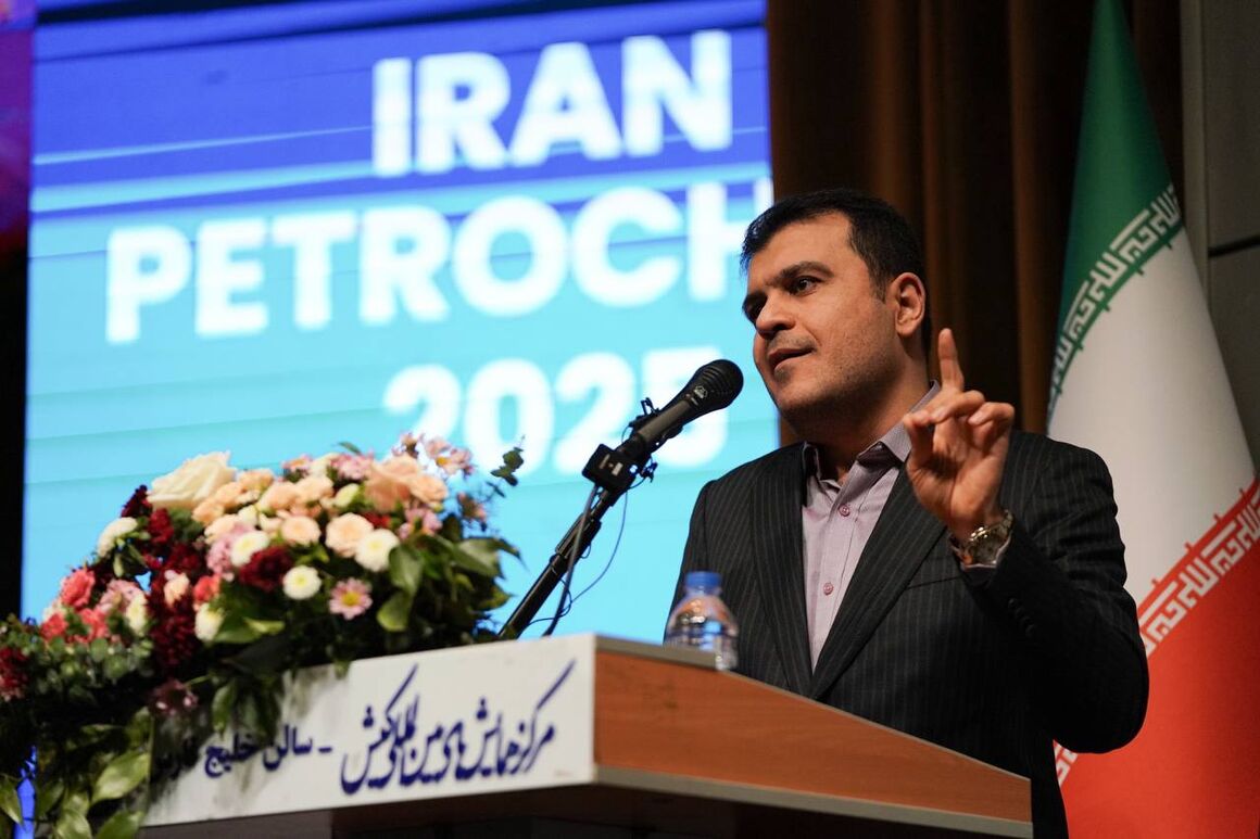 مرکز هوش مصنوعی صنایع نفت و گاز در کیش ساخته می‌شود، معاون علمی، فناوری و اقتصاد دانش‌بنیان رئیس‌جمهوری از احداث نخستین پارک فناوری و مرکز هوش مصنوعی به‌عنوان مرکز تحقیق‌ و توسعه صنایع نفت و گاز در جزیره کیش خبر داد.