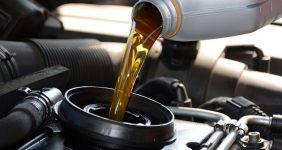 به گزارش خبرانرژی، سلمان اسماعیلی دبیر انجمن پالایشگاه‌های روغن‌سازی ایران گفت: متأسفانه اطلاعات آقای عاشوری در مورد سود شرکت‌های روانکاران که در کدال منتشر شده از یک فرد عادی هم پائین‌تر است و نباید از گماردن افراد سیاسی در حوزه‌های تخصصی و کارشناسی جز این انتظار داشت.