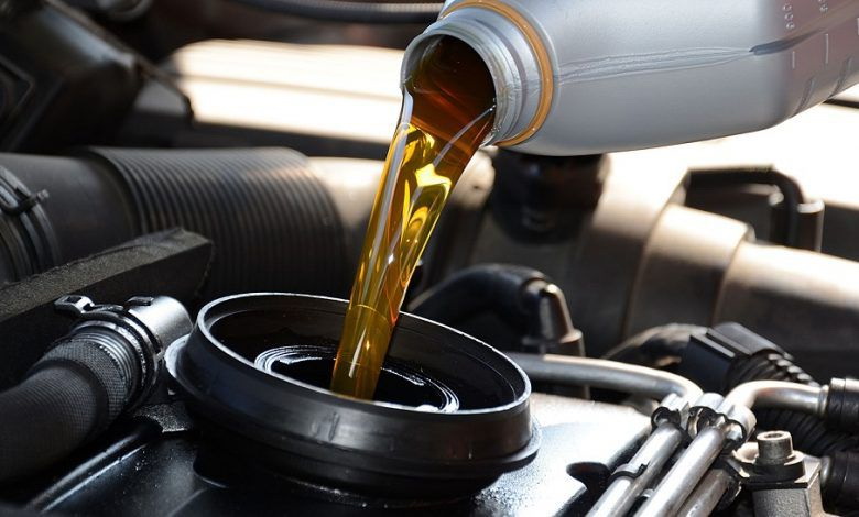 به گزارش خبرانرژی، سلمان اسماعیلی دبیر انجمن پالایشگاه‌های روغن‌سازی ایران گفت: متأسفانه اطلاعات آقای عاشوری در مورد سود شرکت‌های روانکاران که در کدال منتشر شده از یک فرد عادی هم پائین‌تر است و نباید از گماردن افراد سیاسی در حوزه‌های تخصصی و کارشناسی جز این انتظار داشت.