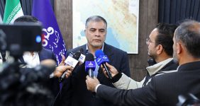 به گزارش  خبرانرژی به نقل از شانا، محسن پاک‌نژاد روز (پنجشنبه، چهارم بهمن) پس از پایان نشست هم‌اندیشی مدیران ارشد شرکت ملی نفت ایران در جمع خبرنگاران در تبیین مهم‌ترین برنامه‌های سفر خوزستان اظهار کرد: روز گذشته فاز ۲ واحد نمک‌زدایی اهواز متمرکز که ظرفیت کامل آن ۲۲۰ هزار بشکه در روز است، افتتاح شد. با افتتاح  فاز دوم این طرح ۱۱۰ هزار بشکه در روز به ظرفیت فرآورشی نفت نمکی افزود می‌شود.