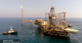 پایان حفاری نخستین چاه افقی میدان رشادت، رئیس اداره حفاری شرکت نفت فلات قاره ایران گفت: با تلاش متخصصان داخلی، حفاری نخستین چاه افقی میدان رشادت در آب‌های خلیج‌فارس به طول ۲.۵ کیلومتر با استفاده از فناوری RSS به پایان رسید تا گام مهمی در افزایش تولید از این میدان برداشته شود.