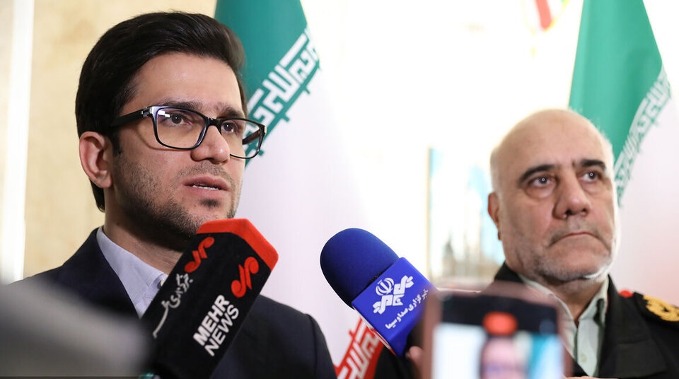 افزایش ۳۰۰ میلیون لیتری ذخایر بنزین کشور، مدیرعامل شرکت ملی پالایش و پخش فرآورده‌های نفتی ایران از توزیع سالانه ۱۰۰ میلیارد لیتر انواع فرآورده نفتی به ارزش بالای ۵۵ میلیارد دلار در کشور خبر داد و گفت: ذخایر بنزین بیش از ۳۰۰ میلیون لیتر نسبت به مدت مشابه پارسال افزایش یافته است.