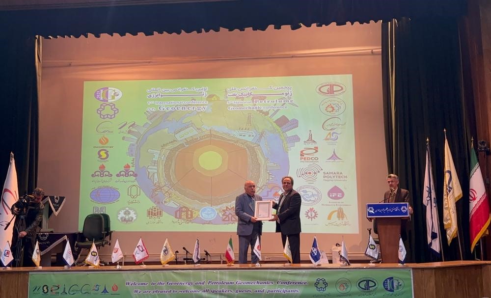 تقدیر از سمندیس در نخستین همایش ژئوانرژی، تقدیر از سمندیس در نخستین همایش ژئوانرژی؛ در دومین روز از برپایی نخستین همایش بین‌المللی ژئوانرژی و طی مراسمی از شرکت سمندیس تقدیر شد.