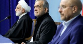 تولیدکنندگان باور کنند که ما تسهیل‌گر فعالیت آنها هستیم، رئیس‌جمهوری با بیان اینکه تولیدکنندگان و صادرکنندگان باید باور کنند که ما تسهیل‌گر فعالیت آنها هستیم نه مشکل و مانع گفت: شاخص قوام و ثبات اجتماعی، رونق فعالیت تولیدکنندگان، صنعتگران و بازرگانان است.