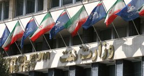 جایگاه نخست وزارت نفت در اجرای قانون شفافیت، وزارت نفت با اجرای کامل تکالیف مربوط به خود در قانون شفافیت، موفق به کسب جایگاه نخست دولت شفاف در یازدهمین دوره پایش کیفیت خدمات الکترونیکی، درگاه‌ها و پرتال‌های دستگاه‌های اجرایی کشور شد.