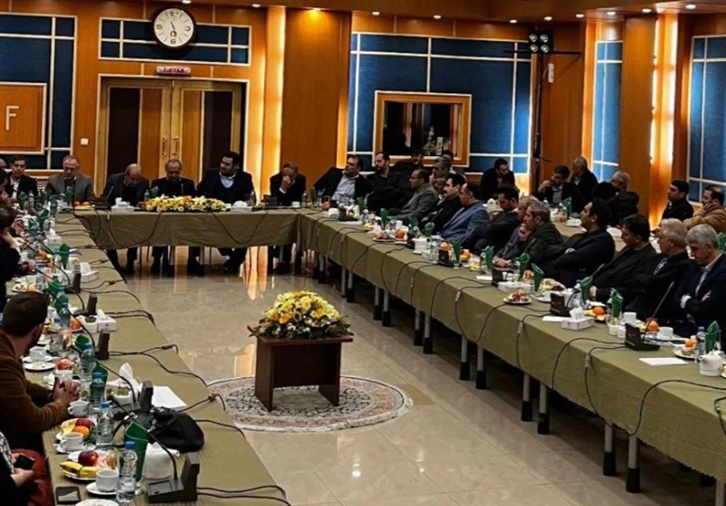 جبران خسارت واحدهای تولیدی از قطع انرژی تا شنبه ابلاغ می‌شود، معاون معادن و فرآوری مواد وزارت صنعت، معدن و تجارت گفت: بسته پیشنهادی وزارت صمت درباره خسارت واحدهای تولیدی از قطع انرژی که در هیئت دولت مطرح شده است، تا شنبه ابلاغ می‌شود.