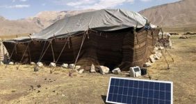 خورشید شب‌های محرومان را روشن می‌کند، توسعه نیروگاه‌های خورشیدی در روستاها و مناطق محروم کمک خواهد کرد شب‌ها هم مثل روز برای ساکنان مناطق محرومی که برق ندارند، روشن شود.