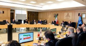 سبد خوراک صنعت پتروشیمی باید متنوع شود، مدیرعامل شرکت ملی صنایع پتروشیمی گفت: همزمان با تولیدی شدن طرح‌های جدید و برای تحقق تولید پایدار در صنعت پتروشمی باید سبد خوراک پتروشیمی‌ها متنوع‌تر شود.