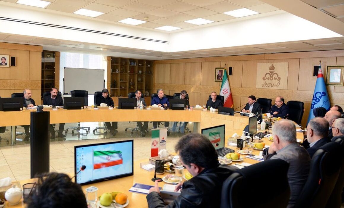 سبد خوراک صنعت پتروشیمی باید متنوع شود، مدیرعامل شرکت ملی صنایع پتروشیمی گفت: همزمان با تولیدی شدن طرح‌های جدید و برای تحقق تولید پایدار در صنعت پتروشمی باید سبد خوراک پتروشیمی‌ها متنوع‌تر شود.