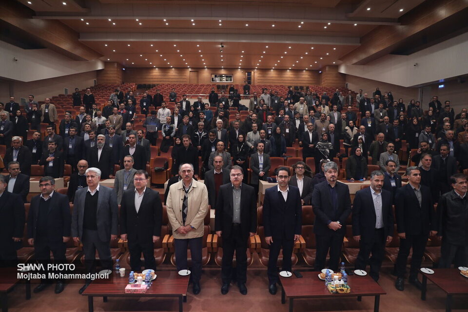 سومین همایش «پتروتک» دقایقی پیش آغاز به‌کار کرد، سومین همایش پتروتک دقایقی پیش با مشارکت شرکت‌های اصلی و تابع وزارت نفت و با حضور مدیران ارشد صنعت نفت آغاز به‌کار کرد.