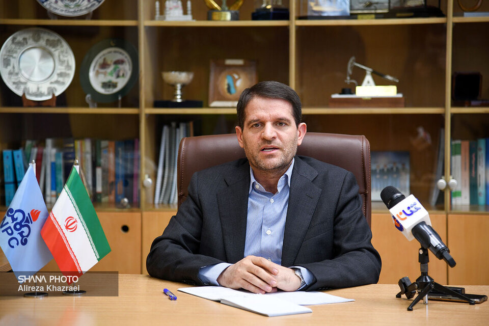 صنعت پتروشیمی؛ تبلور زنجیره ارزش صنعت نفت؛ مدیرعامل شرکت ملی صنایع پتروشیمی رشد جهشی صنعت پتروشیمی همسو با جلوگیری از خام‌فروشی را مهم‌ترین دستاورد زنجیره صنعت نفت اعلام کرد و گفت: صنعت پتروشیمی تبلور زنجیره ارزش صنعت نفت است.