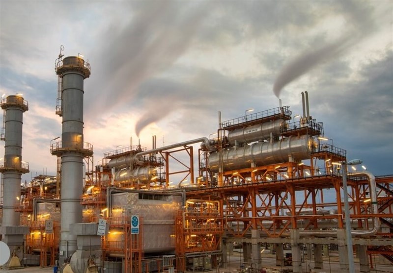 قاچاق‌ ۱۵۰میلیون لیتر سوخت در یک پتروپالایش، رئیس‌کل دادگستری هرمزگان از کشف و دست‌یابی به اسناد بیش از ۱۵۰میلیون لیتر سوخت قاچاق در استان هرمزگان که در سنوات گذشته قاچاق شده بود، خبر داد.