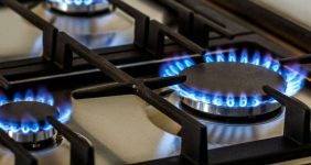 مصرف ۶۷۶ میلیون متر مکعبی گاز در بخش خانگی، سخنگوی شرکت ملی گاز ایران از مصرف ۶۷۶ میلیون مترمکعب گاز معادل ۷۸ درصد کل گاز شیرین تولیدی در بخش خانگی، تجاری و صنایع جز در روز گذشته خبر داد.