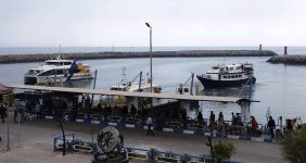 به گزارش خبرانرژی، حسین عباس‌نژاد مدیرکل بنادر و دریانوردی استان هرمزگان روز چهارشنبه 29 اسفند 1403 در بازدید از بخش‌های مختلف بندر شهید حقانی و روند خدمات‌رسانی در بزرگترین بندر مسافری کشور در آستانه نوروز 1404، اظهار کرد: طرح خدمات‌رسانی به مسافران در قالب طرح خدمات سفرهای دریایی استان هرمزگان از 23 اسفندماه آغاز شده است.