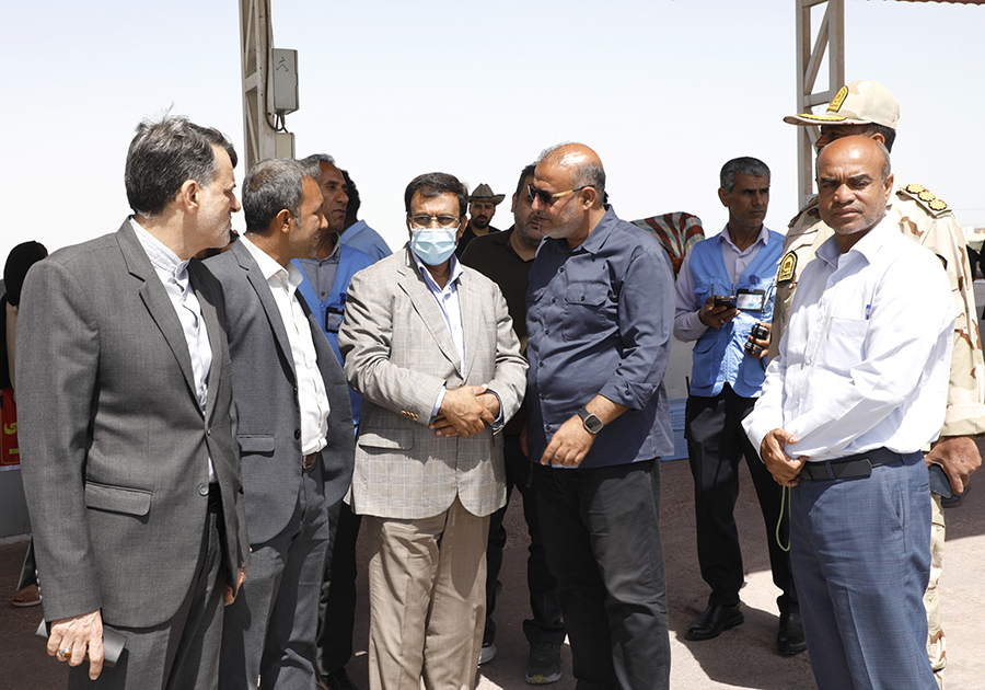 به گزارش خبرانرژی، احمد پویافر فرماندار بندرعباس پیش از ظهر روز چهارشنبه ششم فروردین 1403 از روند ارائه خدمات‌رسانی در بزرگترین بندر مسافری کشور بازدید کرد.