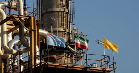 افزایش ۴ میلیون لیتری تولید بنزین در ستاره خلیج‌فارس، مدیرعامل شرکت پالایش نفت ستاره خلیج‌فارس از افزایش ۴ میلیون لیتری تولید روزانه بنزین پالایشگاه ستاره خلیج‌فارس در نیمه دوم سال ۱۴۰۳ خبر داد و گفت: این رشد تولید ناشی از بهبود شرایط فرآیندی در واحدهای بنزین‌سازی، افزایش فشار واحدهای بنزین‌سازی و بهره‌برداری از کمپرسورهای جدید بوده است.