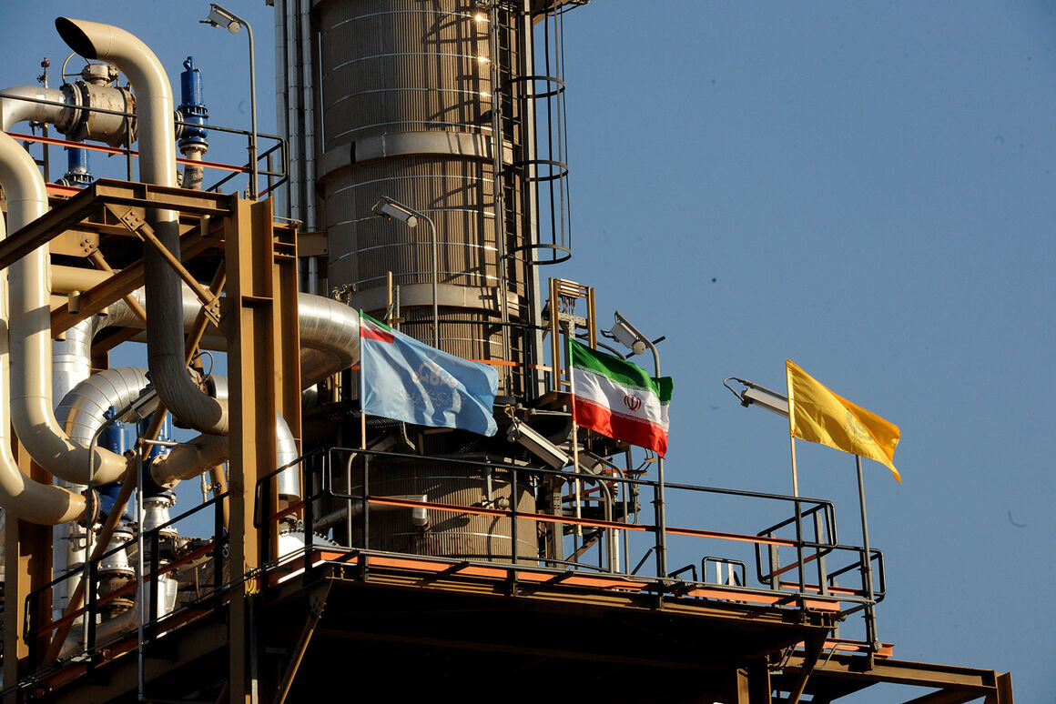 افزایش ۴ میلیون لیتری تولید بنزین در ستاره خلیج‌فارس، مدیرعامل شرکت پالایش نفت ستاره خلیج‌فارس از افزایش ۴ میلیون لیتری تولید روزانه بنزین پالایشگاه ستاره خلیج‌فارس در نیمه دوم سال ۱۴۰۳ خبر داد و گفت: این رشد تولید ناشی از بهبود شرایط فرآیندی در واحدهای بنزین‌سازی، افزایش فشار واحدهای بنزین‌سازی و بهره‌برداری از کمپرسورهای جدید بوده است.